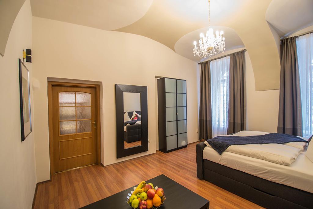 4Bdr Historical Spirit Apt By Ruterra Prague Exterior photo